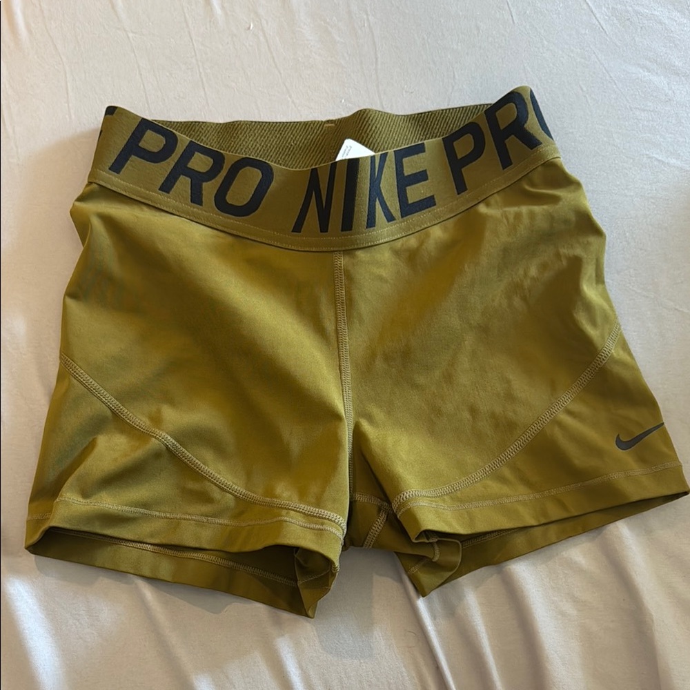 Women’s Nike Pros - Green Athletic Shorts with Elastic Waistband